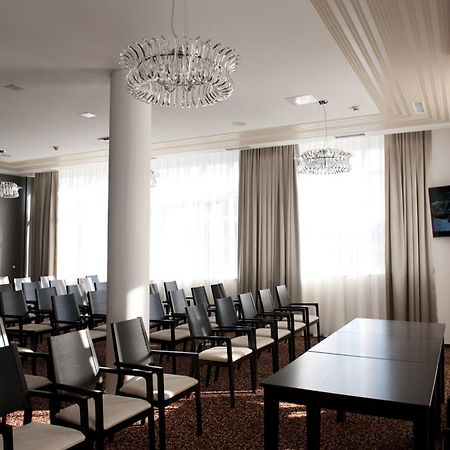 Hotel Leon & Spa Arad Exterior foto