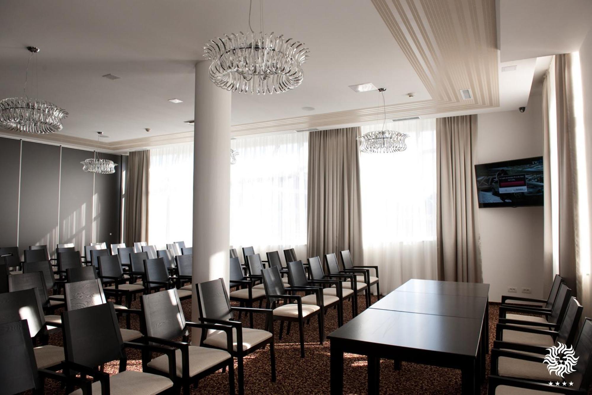 Hotel Leon & Spa Arad Exterior foto