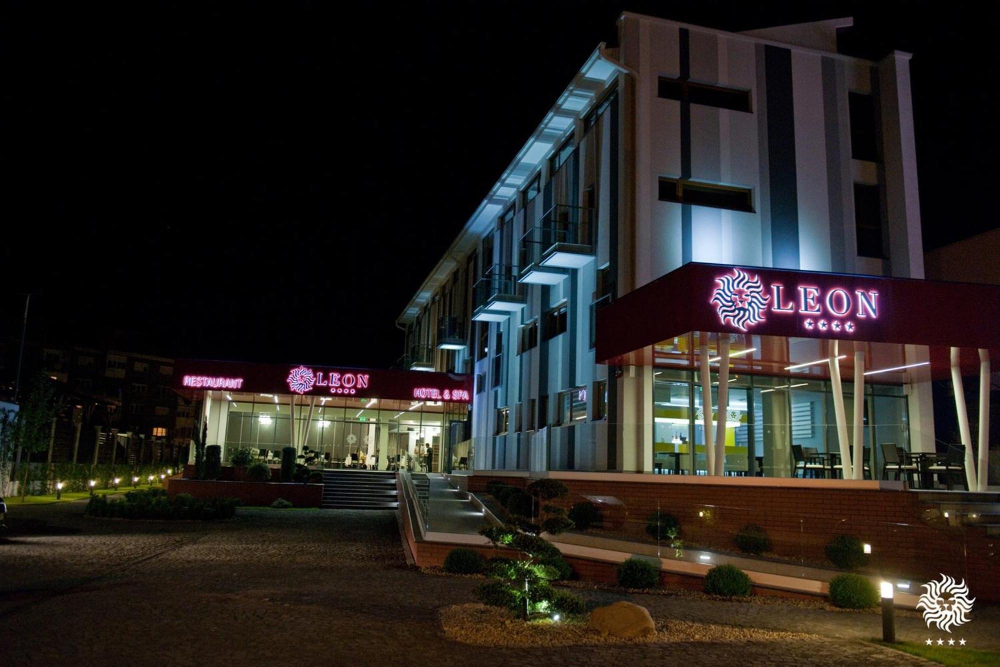 Hotel Leon & Spa Arad Exterior foto