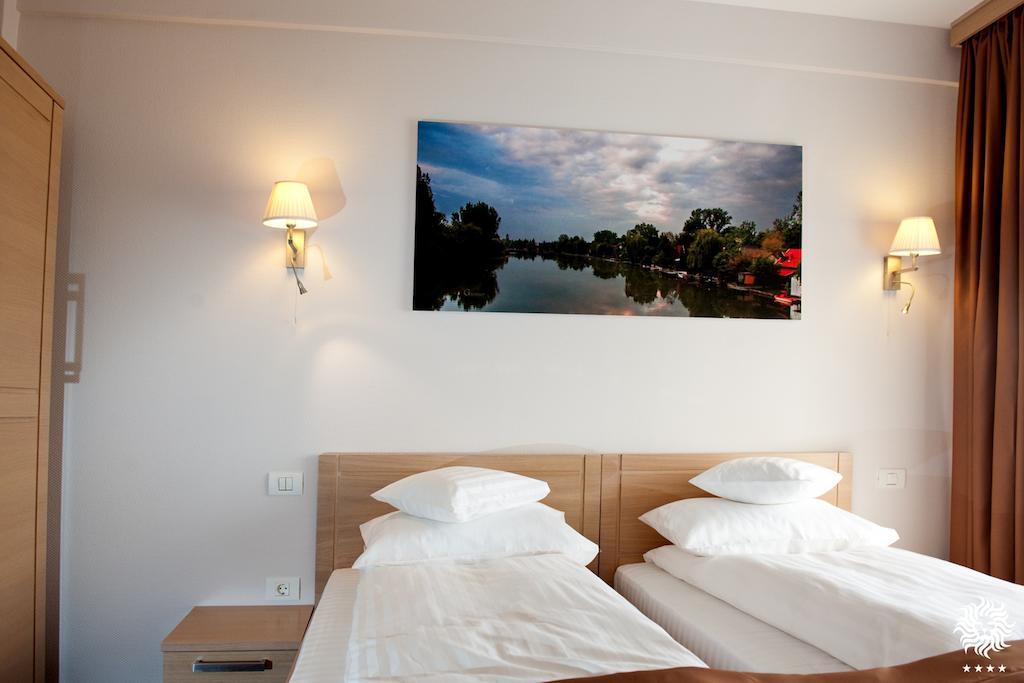 Hotel Leon & Spa Arad Exterior foto