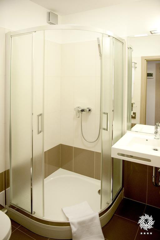 Hotel Leon & Spa Arad Quarto foto